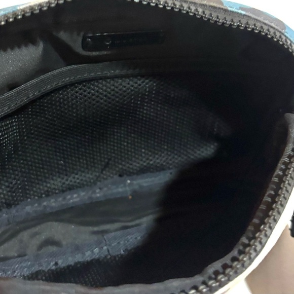 Lululemon athletica camouflage waist & fanny bag - Picture 5 of 6